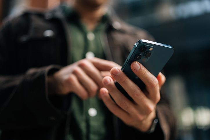 Man holding a smartphone.